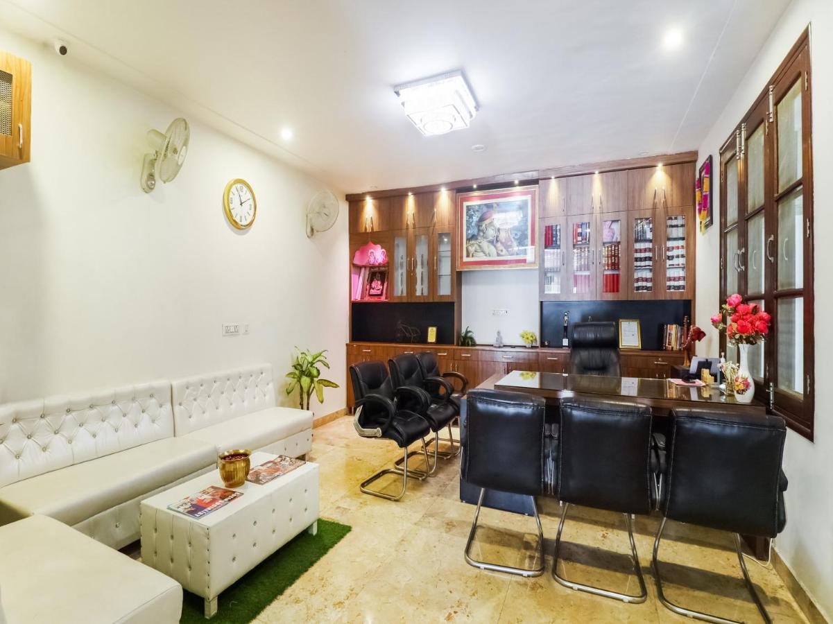 Oyo Lck1233 Rivaaj Palace Лакхнау Екстер'єр фото